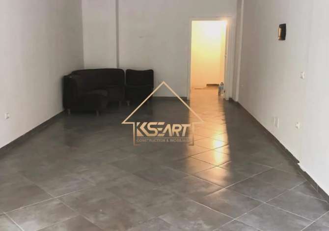 Ambiente Commerciale in Vendita 4+1 a Valona - 150,000 Euro