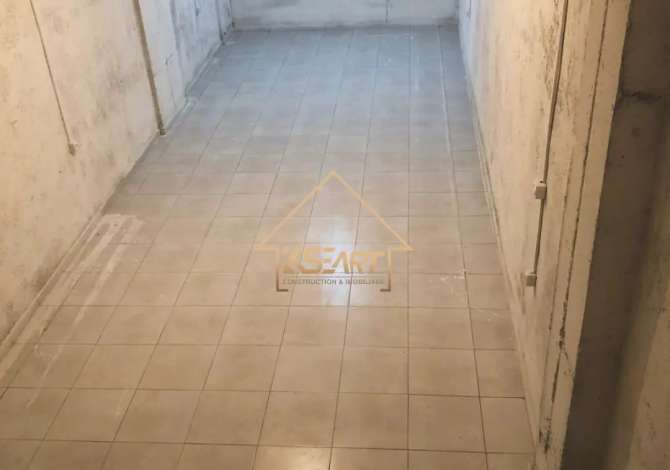 Ambiente Commerciale in Vendita 4+1 a Valona - 150,000 Euro