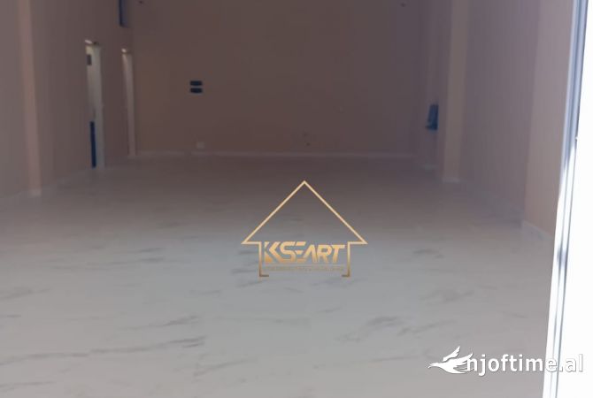 Ambiente Commerciale in Vendita 1+1 a Valona - 2,000 Euro