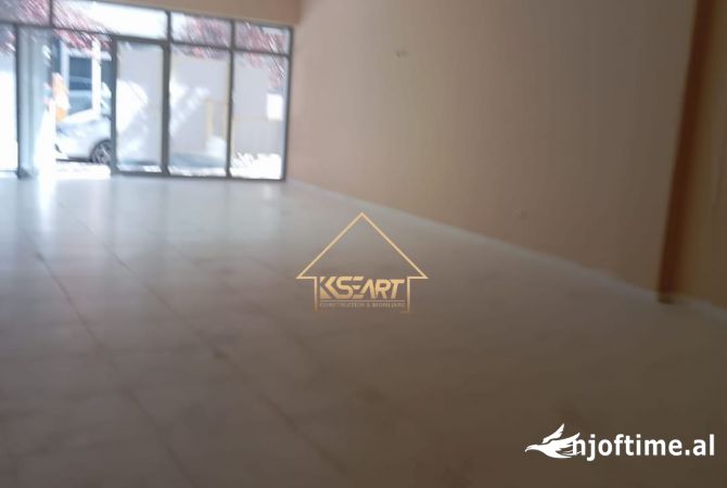 Ambiente Commerciale in Vendita 1+1 a Valona - 2,000 Euro