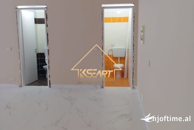 Ambiente Commerciale in Vendita 1+1 a Valona - 2,000 Euro