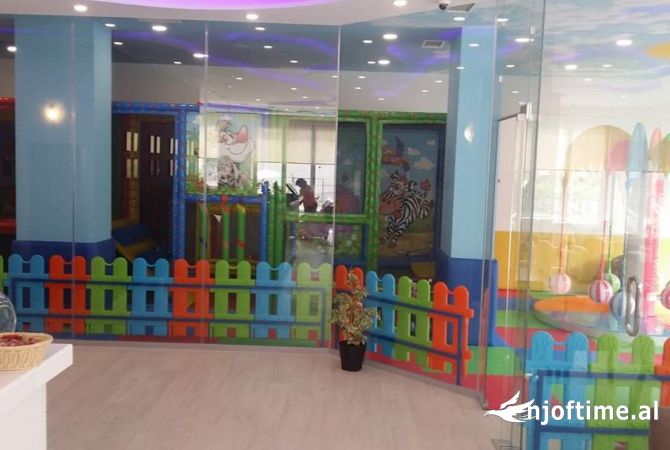 Lojra per femije, labirint dhe karosel