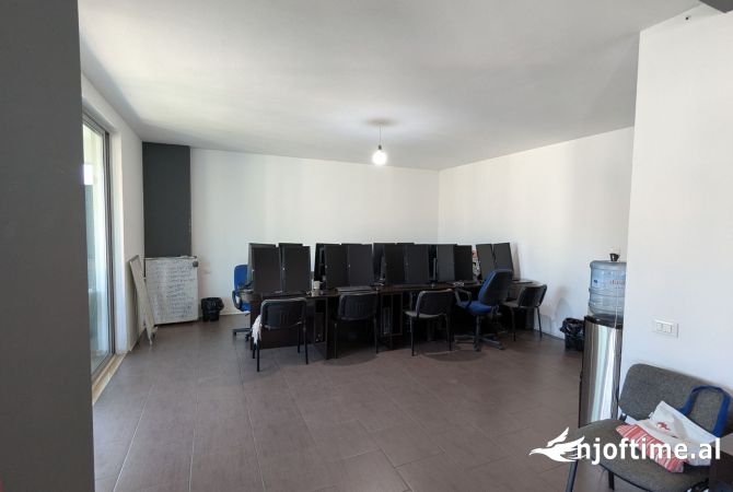 Business Property for Rent 3+1 in Tirana - 700 Euro