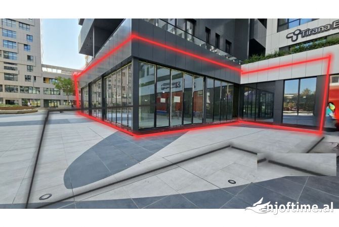 EKSKLUZIVE JEPET ME QIRA NJESI SHERBIMI NE KOMPLEKSIN SQUARE21.