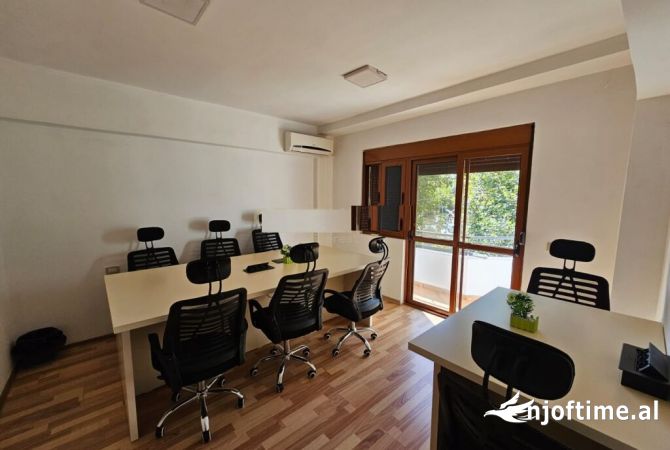 Ambiente Commerciale in Affitto 3+1 a Tirana - 850 Euro