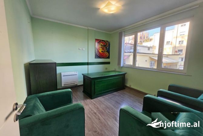 JEPET ME QIRA PER ZYRA DY KATE TE NJE GODINE TEK 21 DHJETORI !