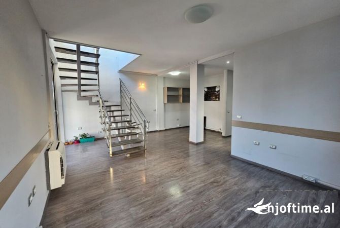 JEPET ME QIRA PER ZYRA DY KATE TE NJE GODINE TEK 21 DHJETORI !