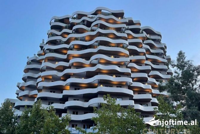 Ambiente Commerciale in Affitto 3+1 a Tirana - 2,400 Euro