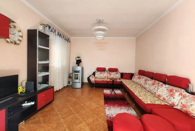 Jepet me qera apartament 2+1 ,Kodra e Priftit!