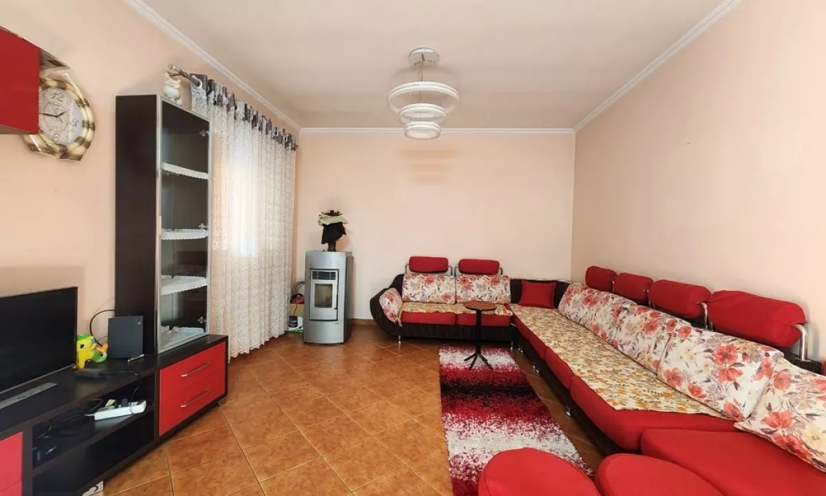 Shtepi me qera Apartament ne Tirane, 2+1, Mobilimi E mobiluar, Pagesa 450  Euro.