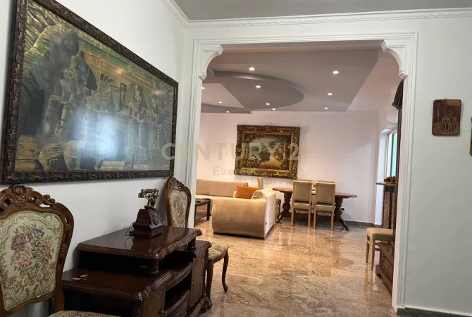 QENDER, JAPIM APARTAMENT 2+1+2 PER QIRA