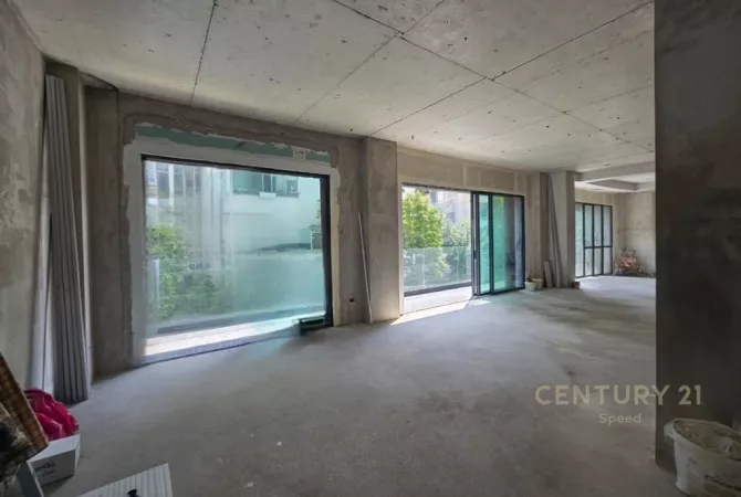 Business Property for Rent 1+1 in Tirana - 2,500 Euro