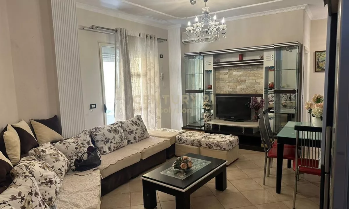 Shtepi me qera Apartament ne Tirane, 3+1, Mobilimi E mobiluar, Pagesa 450  Euro.