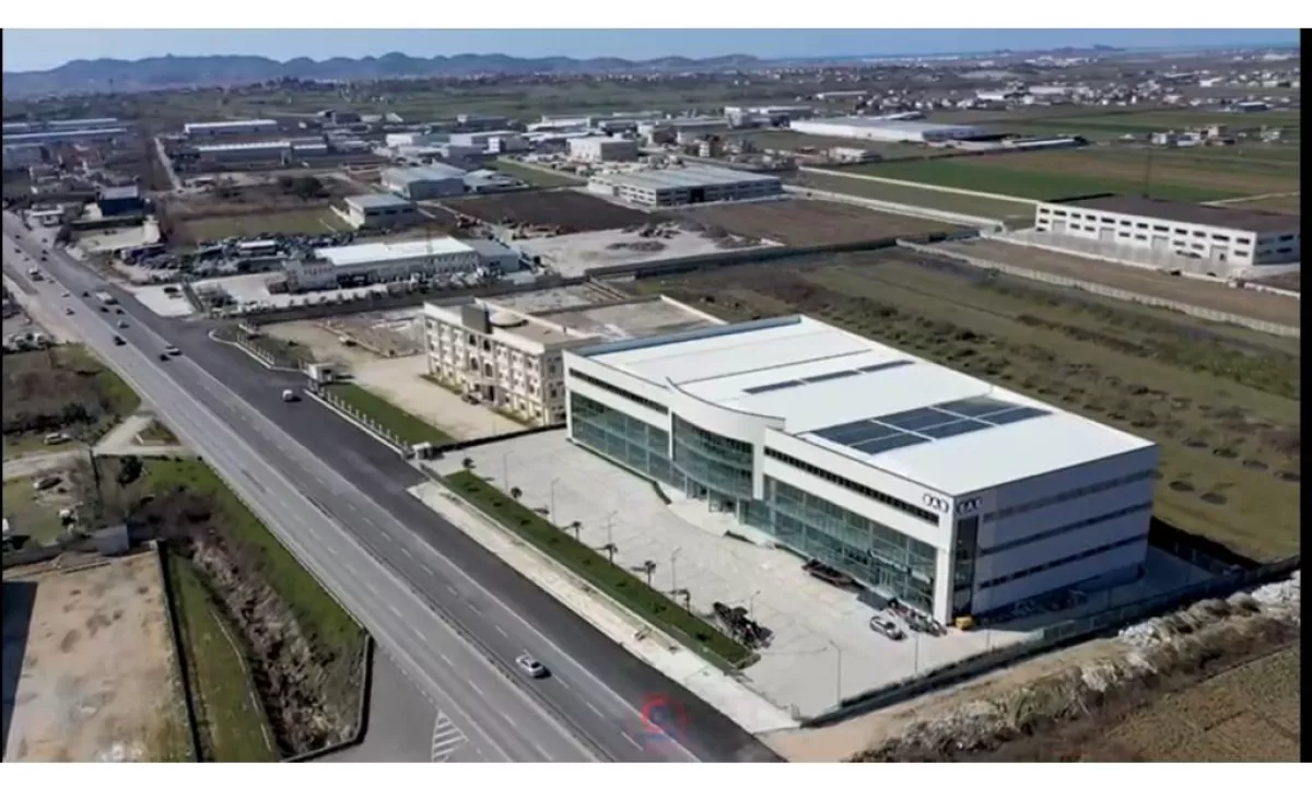 JEPET ME QIRA AMBIENT KOMERCIAL BUZE AUTOSTRADE!