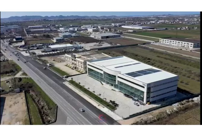 JEPET ME QIRA AMBIENT KOMERCIAL BUZË AUTOSTRADE!