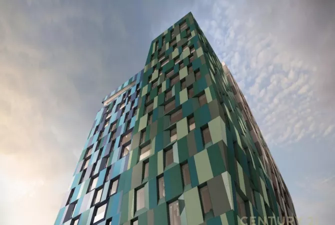 AMBJENT PER ZYRA ME QIRA TEK ALBAN TOWER!