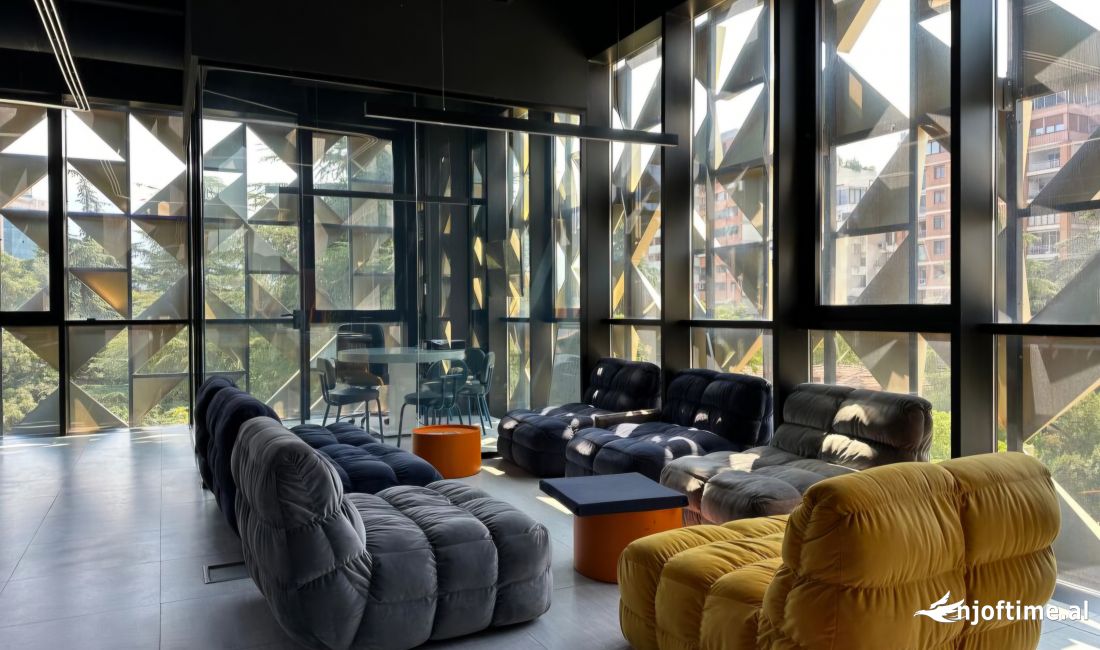 Zyre per Qira ne Rainbow Center, Ish-Bllok - Tirane