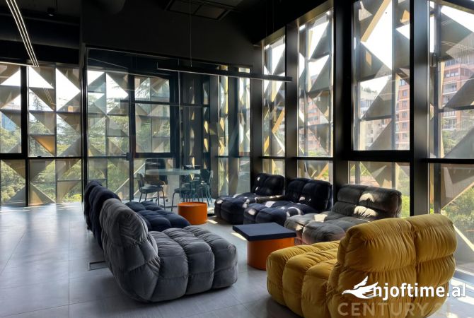 Ambiente Commerciale in Affitto 3+1 a Tirana - 12,000 Euro