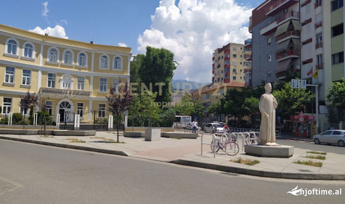 Dyqan per Shitje tek Medreseja - Tirana