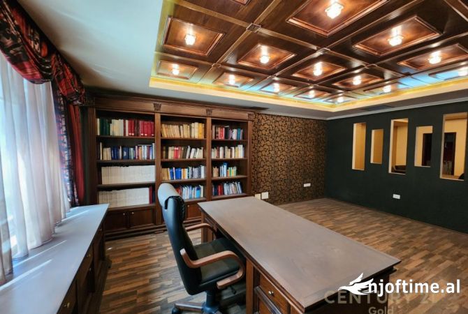 Ambiente Commerciale in Vendita 3+1 a Tirana - 500,000 Euro