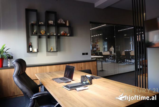 Business Property in Sale 3+1 in Tirana - 1,300,000 Euro