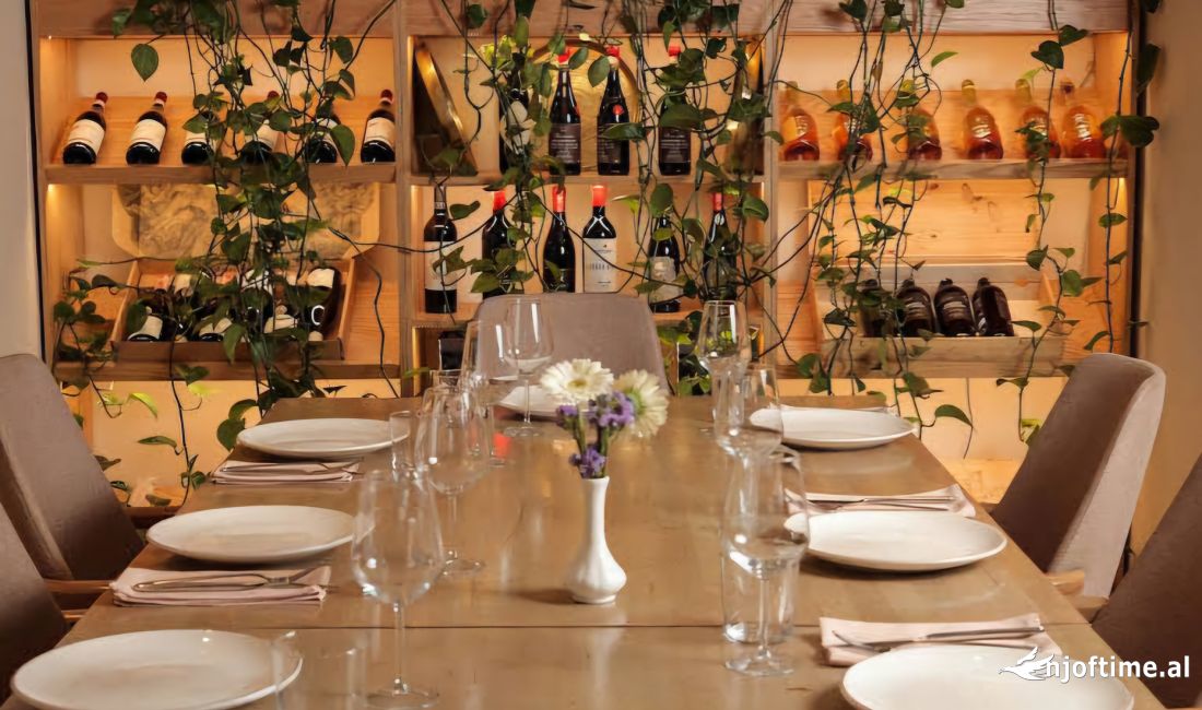 Shitet Ambient Biznesi (Bar/Restaurant) ne Zonen Elitare Prane Ministrise se Jashtme