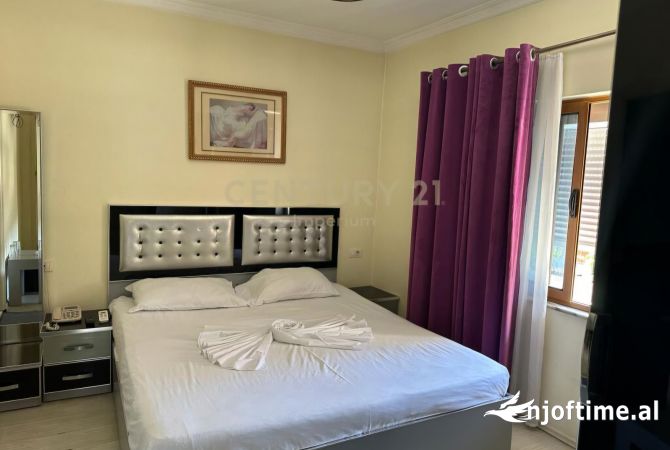 Ambiente Commerciale in Affitto 5+1 a Tirana - 6,000 Euro