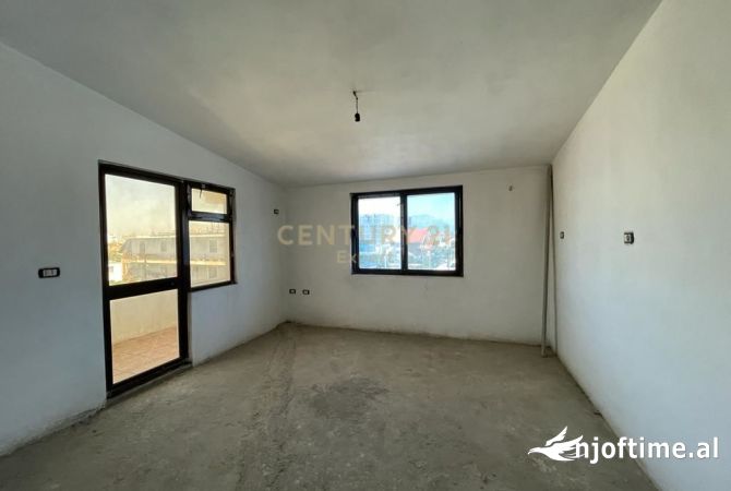 Ambiente Commerciale in Affitto 3+1 a Tirana - 3,000 Euro