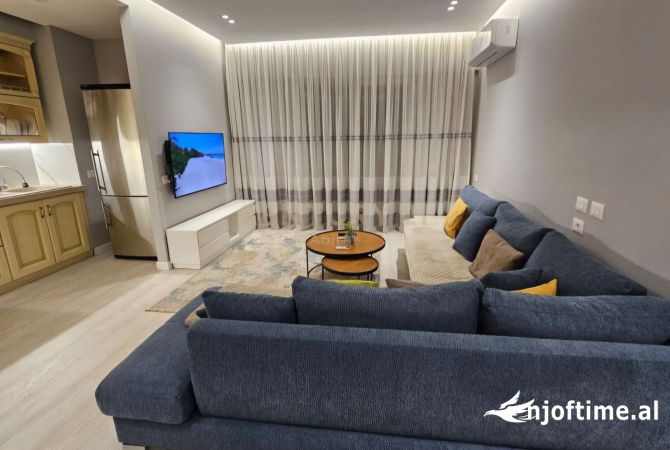 Për Shitje: Apartament 2+1 në Rrugën e Barikadave