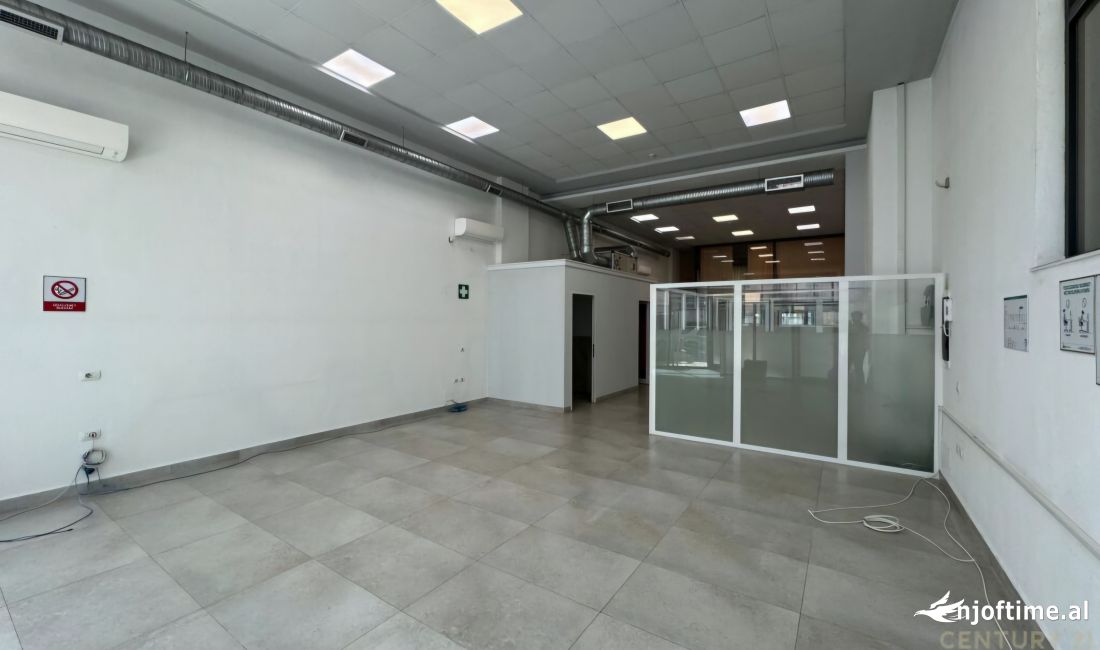 Ambient per Zyre/Klinike me Qira – Komuna e Parisit