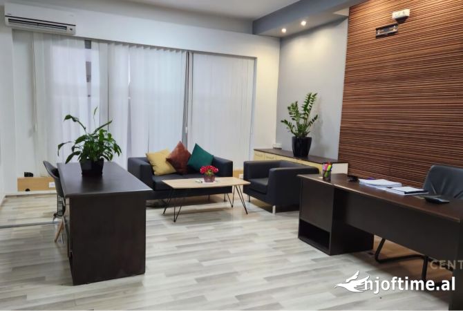 Ambient per Zyra per Qira tek Rruga Frosina Plaku, prane 21 Dhjetorit