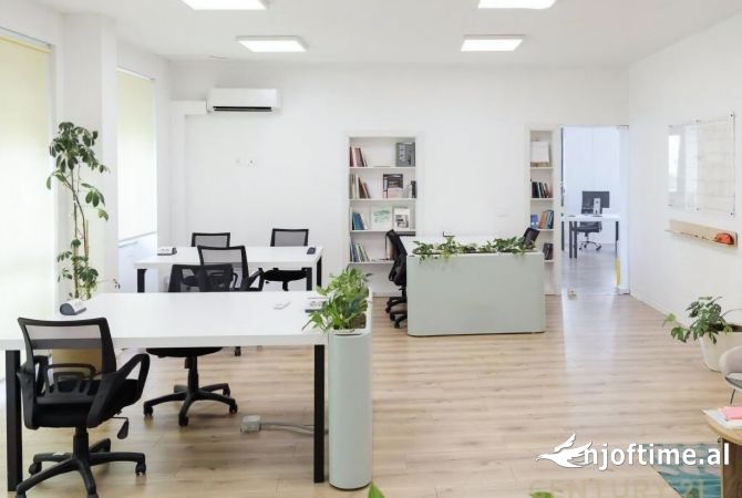 Ambiente Commerciale in Affitto 3+1 a Tirana - 2,200 Euro