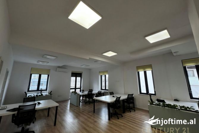 Ambient Zyre per Qira prane Ministrise se Drejtesise