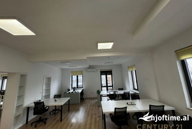 Ambient Zyre per Qira prane Ministrise se Drejtesise