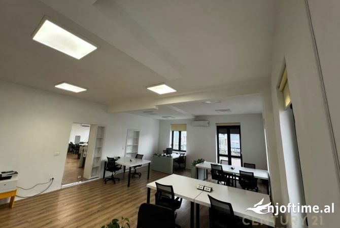 Ambient Zyre per Qira prane Ministrise se Drejtesise