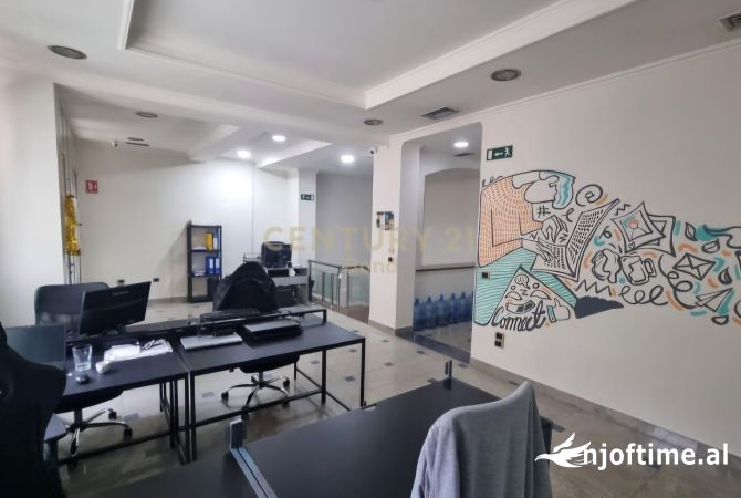 Ambiente Commerciale in Affitto 3+1 a Tirana - 6,000 Euro
