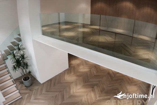 Ambiente Commerciale in Affitto 3+1 a Tirana - 900 Euro