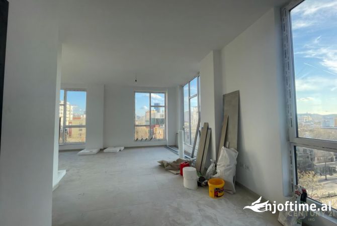 Ambiente Commerciale in Affitto 3+1 a Tirana - 1,000 Euro