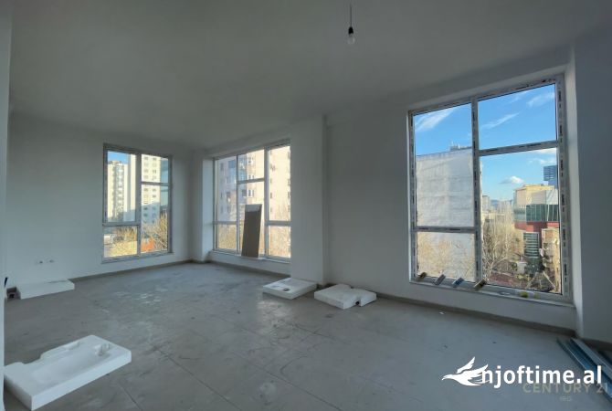 Ambiente Commerciale in Affitto 3+1 a Tirana - 1,000 Euro