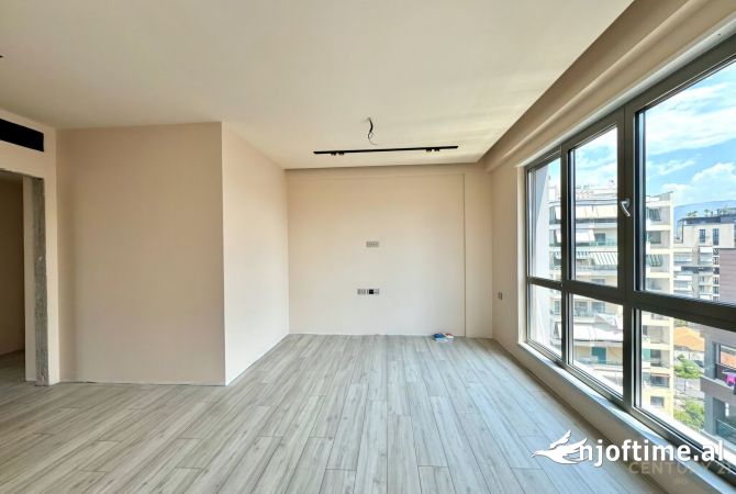 Ambiente Commerciale in Affitto 3+1 a Tirana - 1,700 Euro
