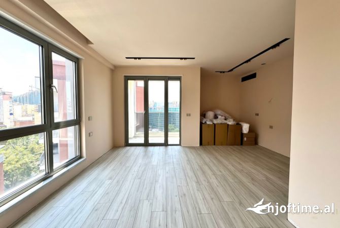 Ambiente Commerciale in Affitto 3+1 a Tirana - 1,700 Euro