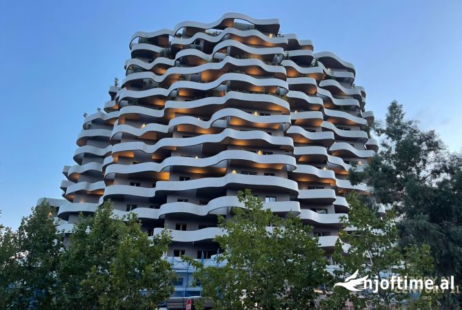 Ambiente Commerciale in Affitto 3+1 a Tirana - 10,000 Euro