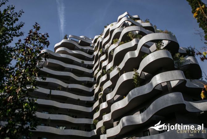 Ambiente Commerciale in Affitto 3+1 a Tirana - 10,000 Euro