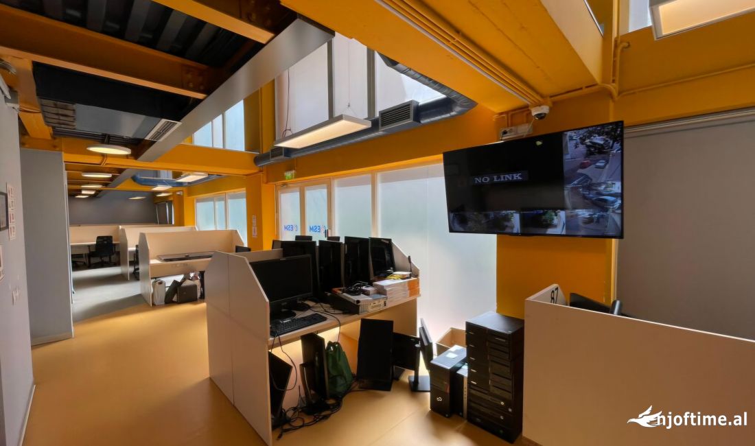 Ambient per Zyra me Qira tek Rruga e Barrikadave