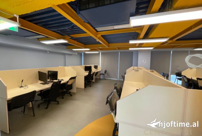 Ambiente Commerciale in Affitto 3+1 a Tirana - 6,500 Euro