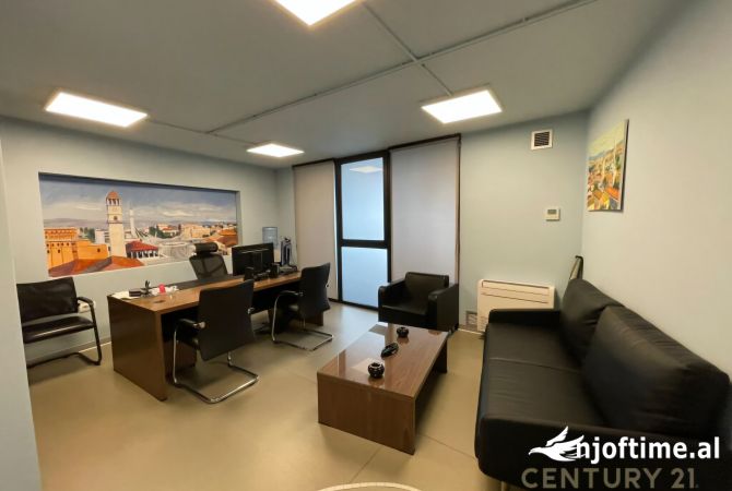 Ambient per Zyra me Qira tek Rruga e Barrikadave