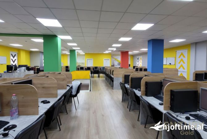 Ambiente Commerciale in Affitto 3+1 a Tirana - 7,000 Euro