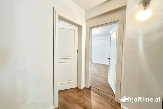 Ambiente Commerciale in Affitto 3+1 a Tirana - 1,100 Euro