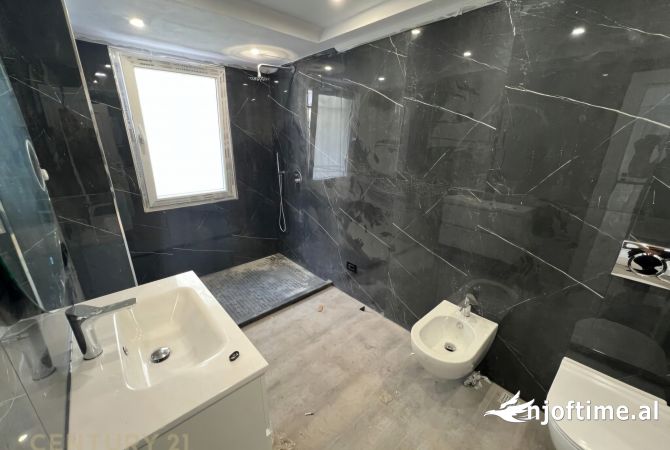 Ambienti per Qira prane Sheshit Wilson dhe Bllokut