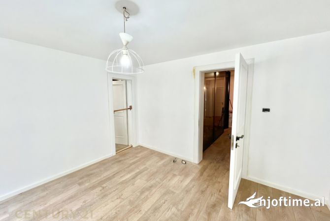 Ambienti per Qira prane Sheshit Wilson dhe Bllokut